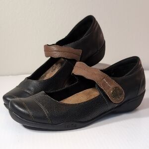 Taos Footwear Mary Jane Flats Black with Brown Strap Size 7.5